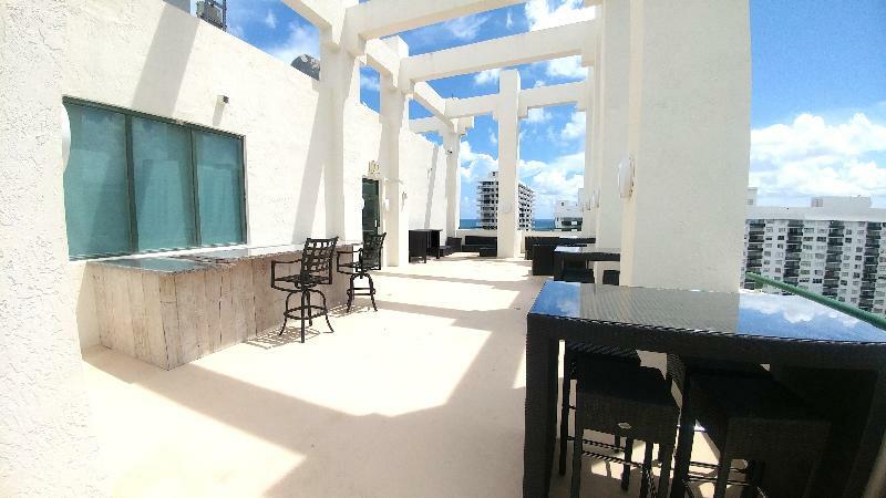 Hotel The Casablanca On The Ocean West Tower Miami Beach Exterior foto